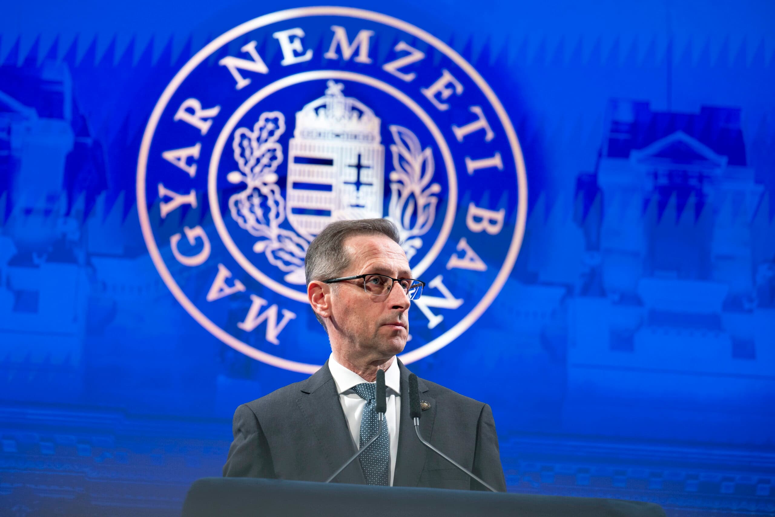 Central Bank Pushes Banking Reforms to Cut Fees and Streamline Lending