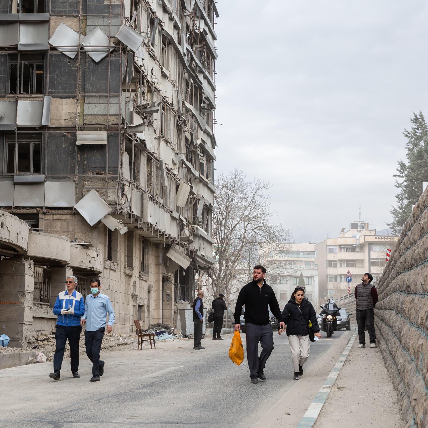 Live Updates: Mideast Conflict Widens as U.S. Officials Say Iran Operation Is in Early Stages